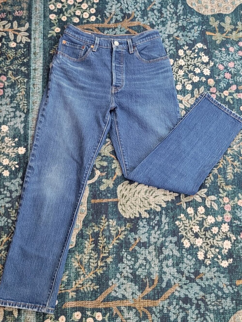 Levi's 501 Original Fit Straight Leg Jeans Medium Wash Size 28